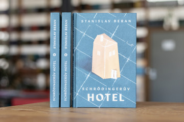 Jsou pov&iacute;dky st&aacute;le v kurzu? Nov&aacute; sb&iacute;rka Stanislava Berana Schr&ouml;dingerův hotel si pozornost jistě zaslouž&iacute;.