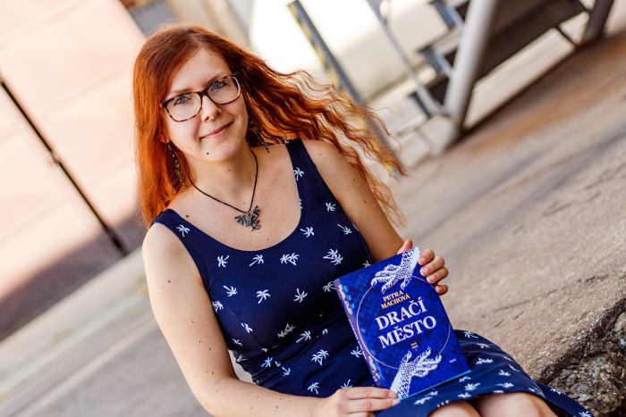 Vn&iacute;m&aacute;m př&iacute;běh jako mezičl&aacute;nek mezi young adult a klasickou vysokou fantasy